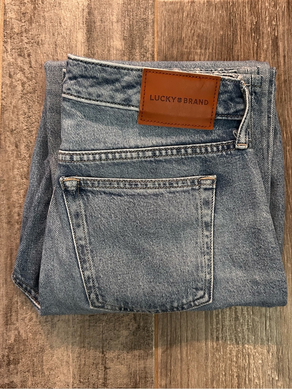 Junior’s Authentic Lucky Brand The Baggy Straight Jeans, Size 2 Regular/26 Waist